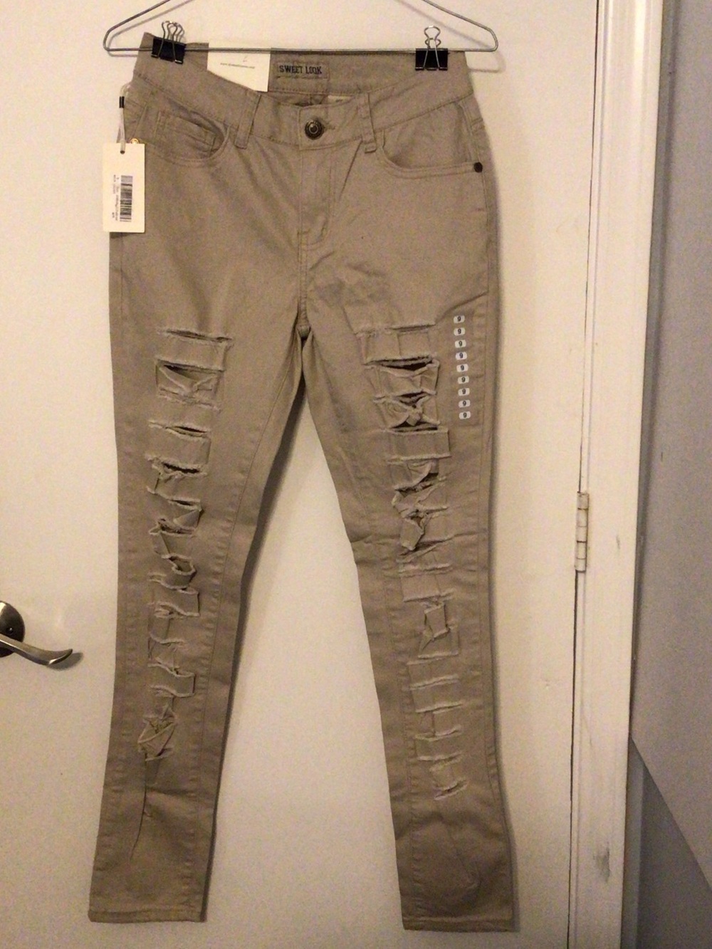 NWT Sweet Look Distressed Khaki Skinny Jeans - Butt Lifting Fit - Size 9
